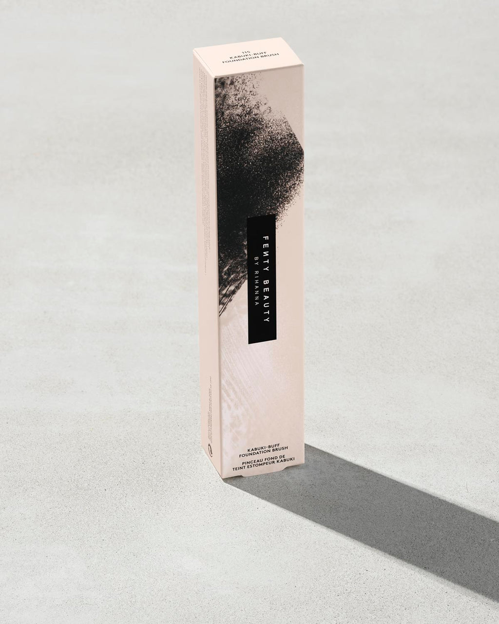Kabuki-Buff Foundation Brush 115 - fenty glowup