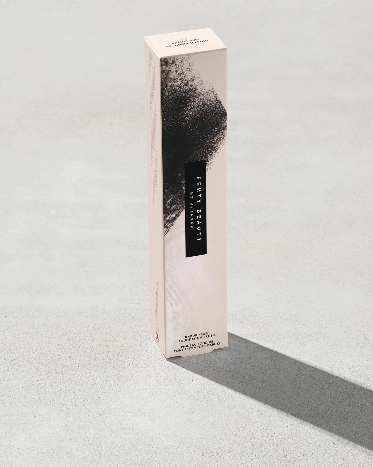 Kabuki-Buff Foundation Brush 115 - fenty glowup