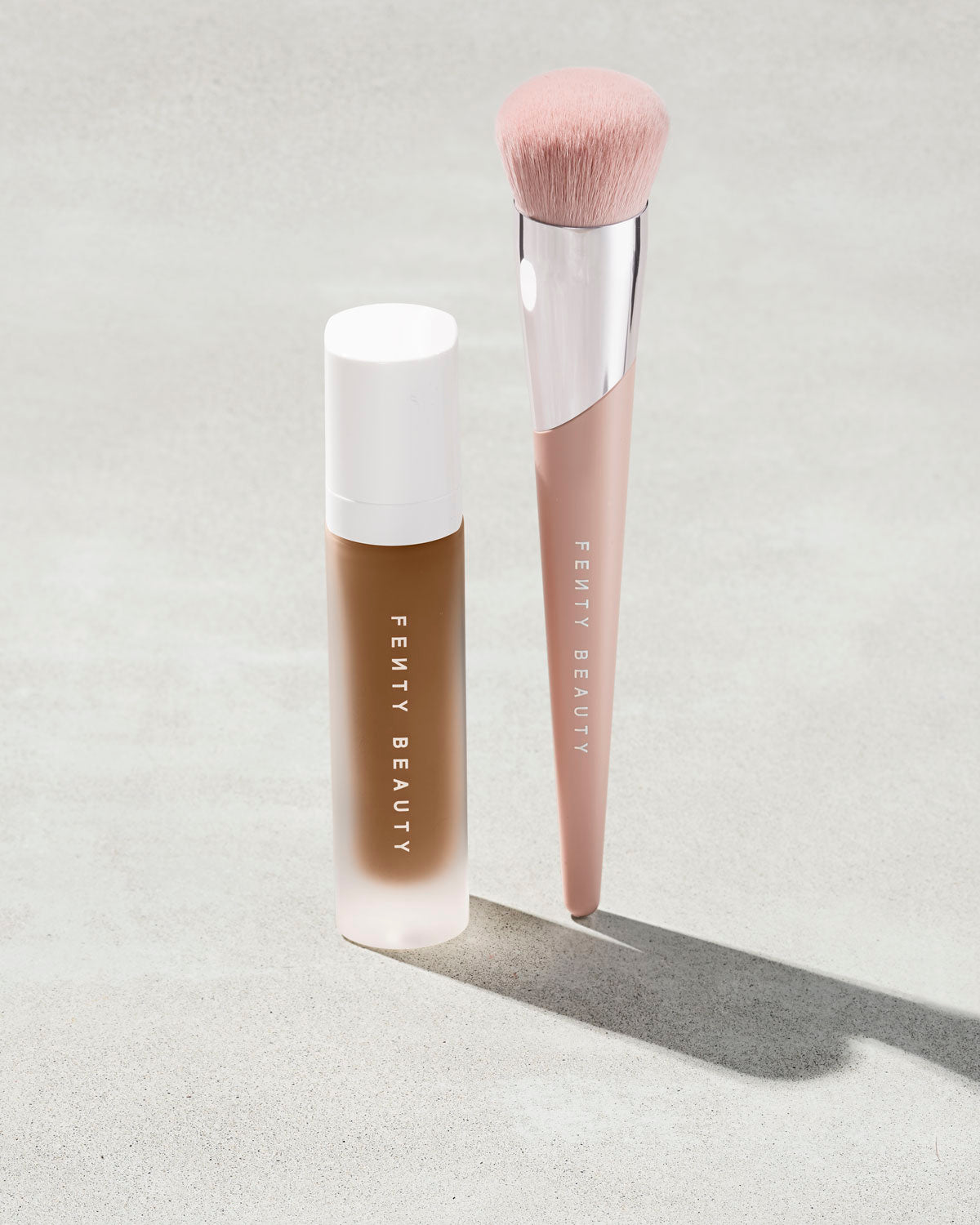 Kabuki-Buff Foundation Brush 115 - fenty glowup