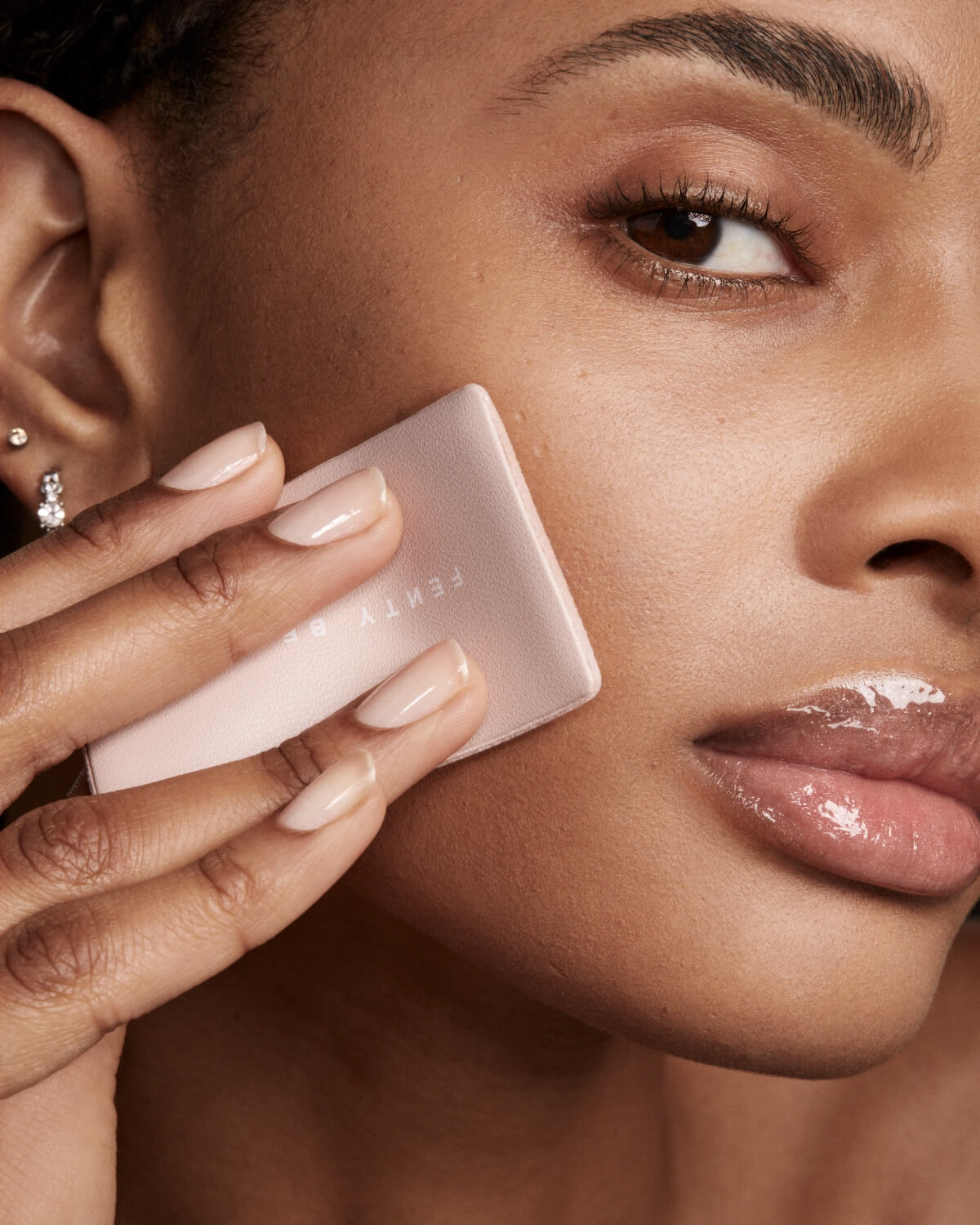 Invisimatte Instant Setting + Blotting Powder - fenty glowup