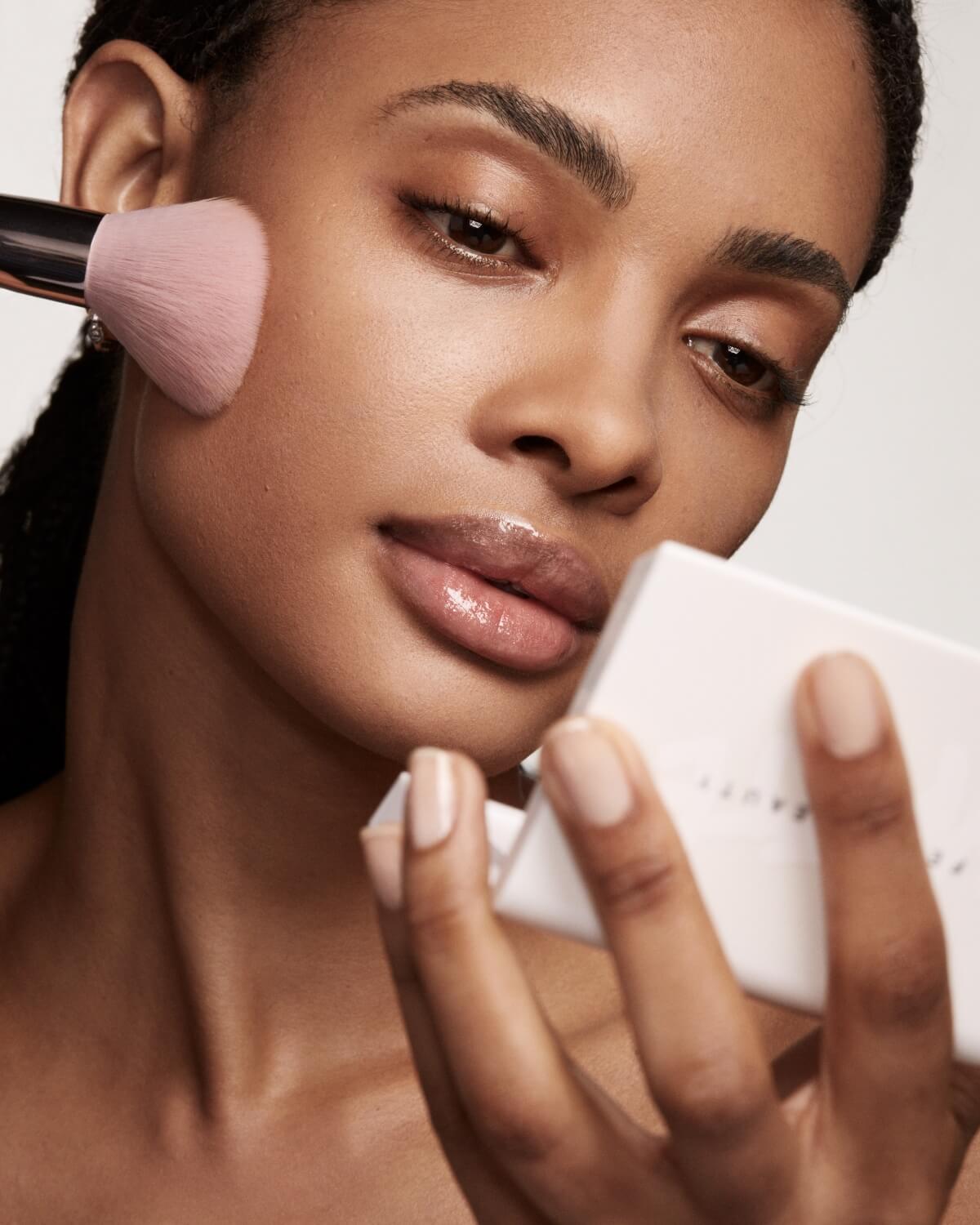 Invisimatte Instant Setting + Blotting Powder - fenty glowup