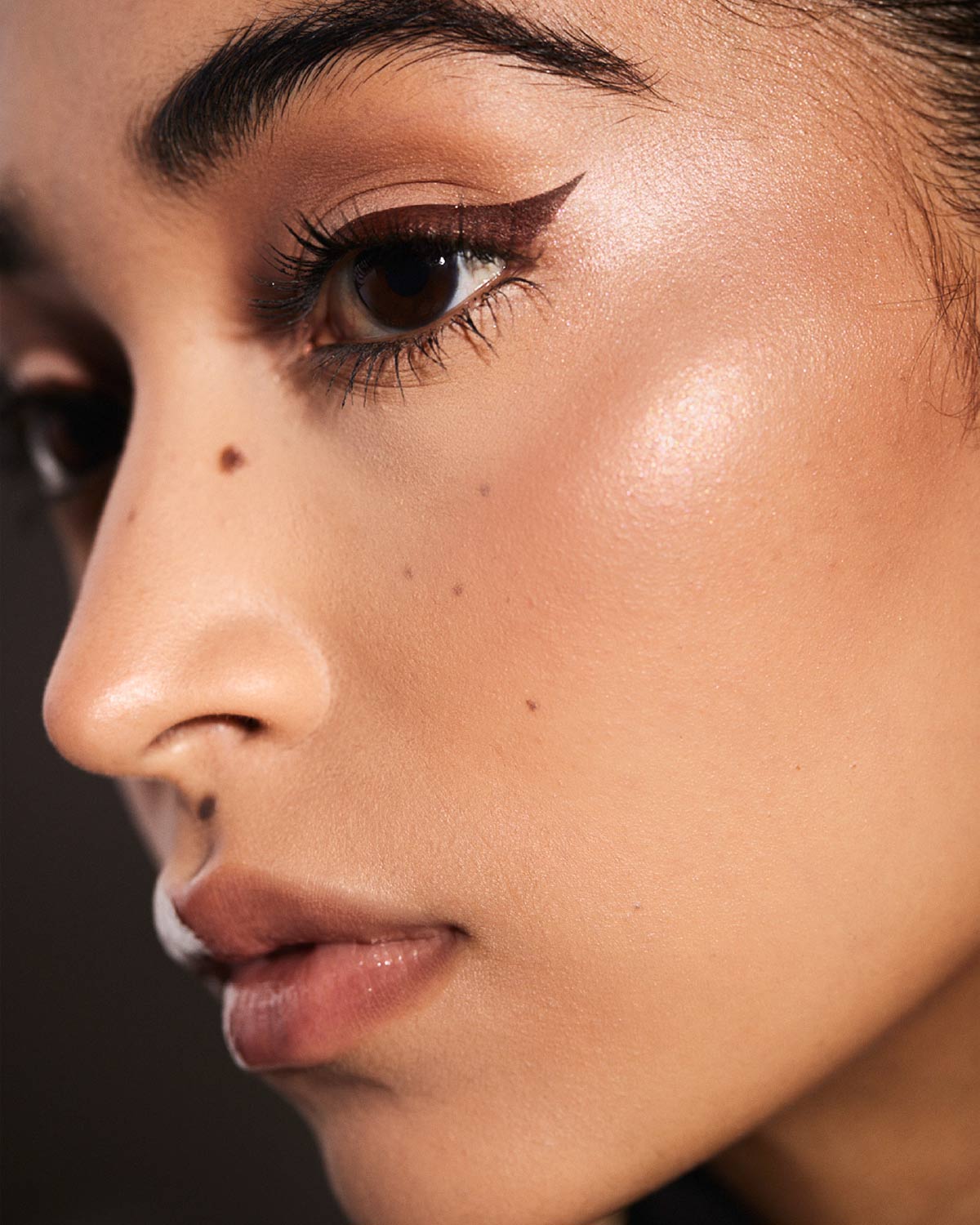 Flyliner Longwear Liquid Eyeliner - fenty glowup