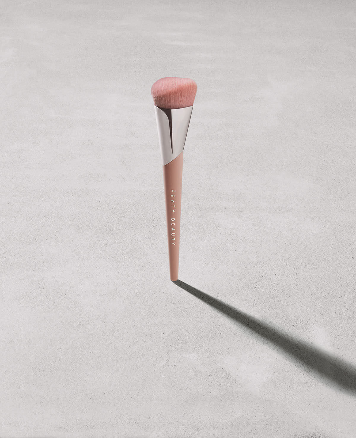 Foundation Brush 145 - fenty glowup