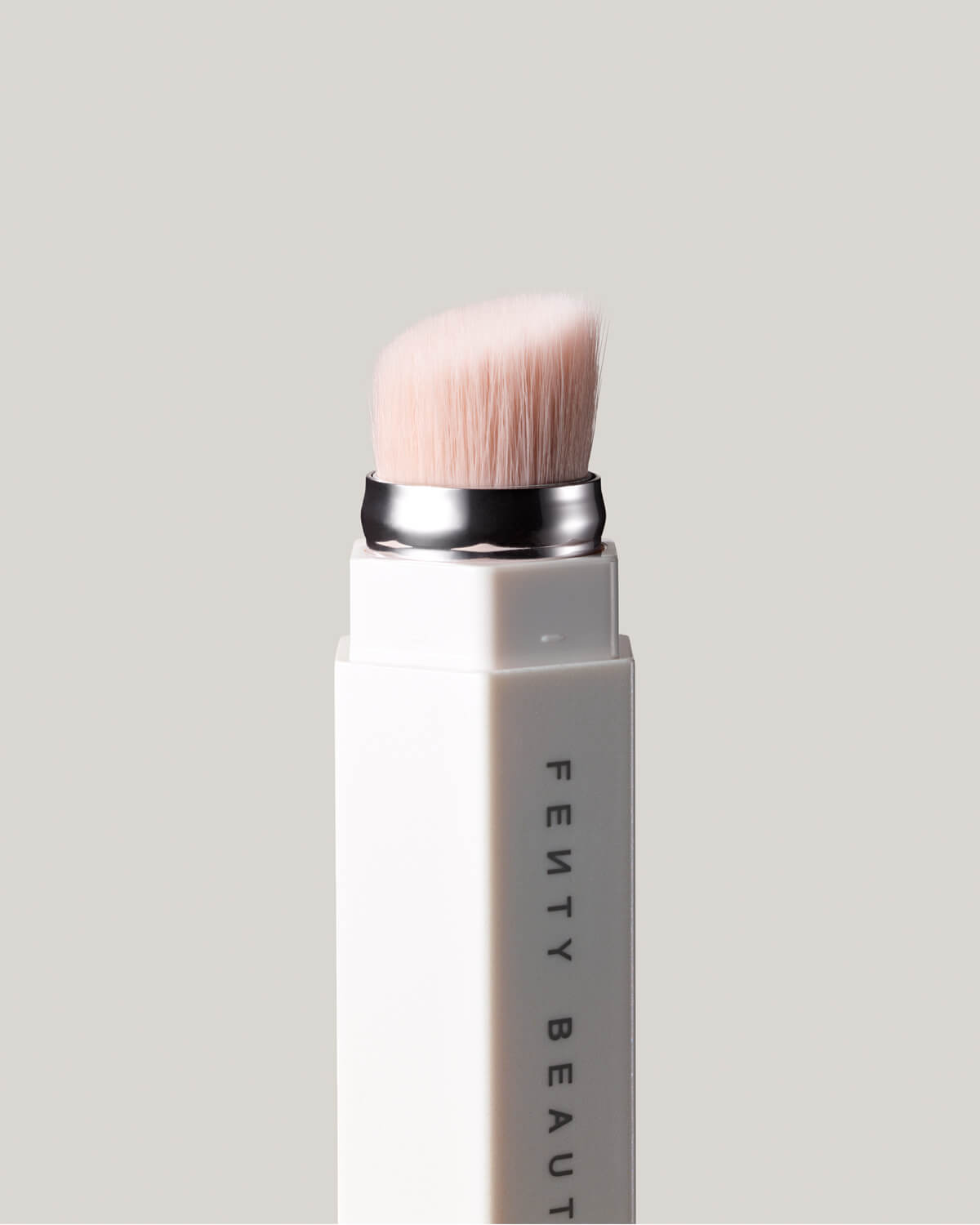 Portable Highlighter Brush 140 - fenty glowup Default Title Fenty Beauty Makeup Brushes
